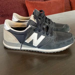 Navy New Balance Sneakers - Size 6